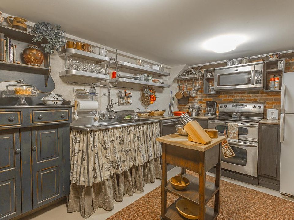 105 Clebourne Ave-44