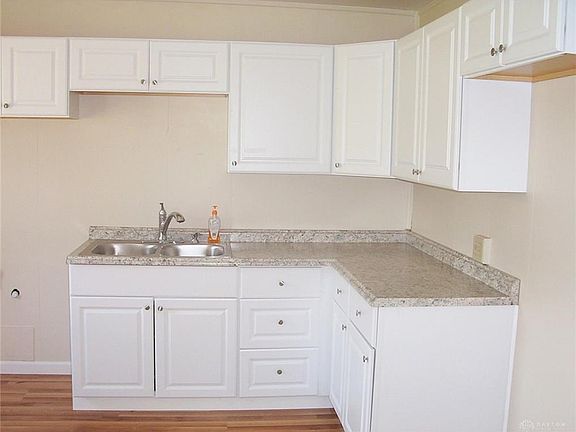 3rd image of 423 Richard Dr
