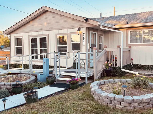 257 Hynds Ave, Cheyenne, WY 82007