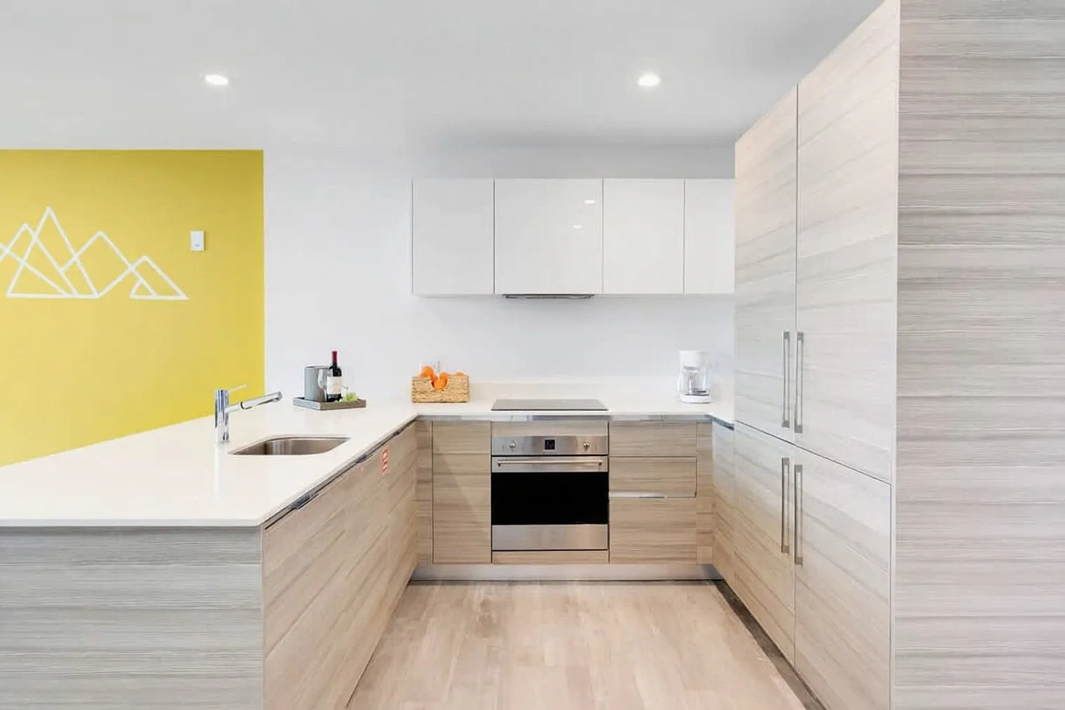 2 bed, 1.0 bath, 839 sqft, $3,351 — Photo 2