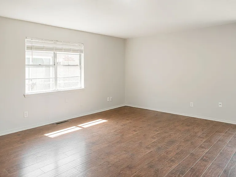 10517 N McKinley Ave — Photo 17