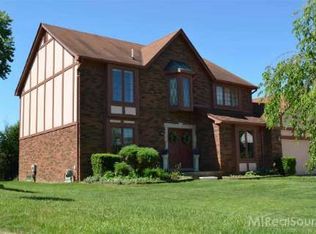 3201 Doral Ct, Rochester Hills, MI 48309