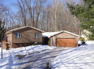 8266 Pebble Creek Ct, Chagrin Falls, OH 44023
