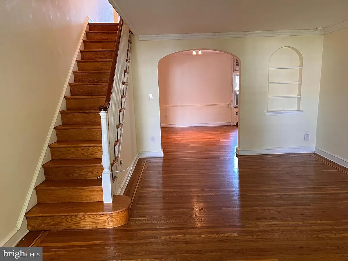 3 bed, 1.0 bath, 1432 sqft, $2,100 — Photo 4