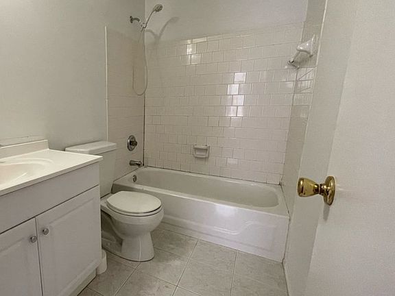 2nd image of 14896 Hyatt Pl