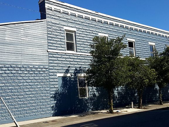 4th image of 132 W Oak St