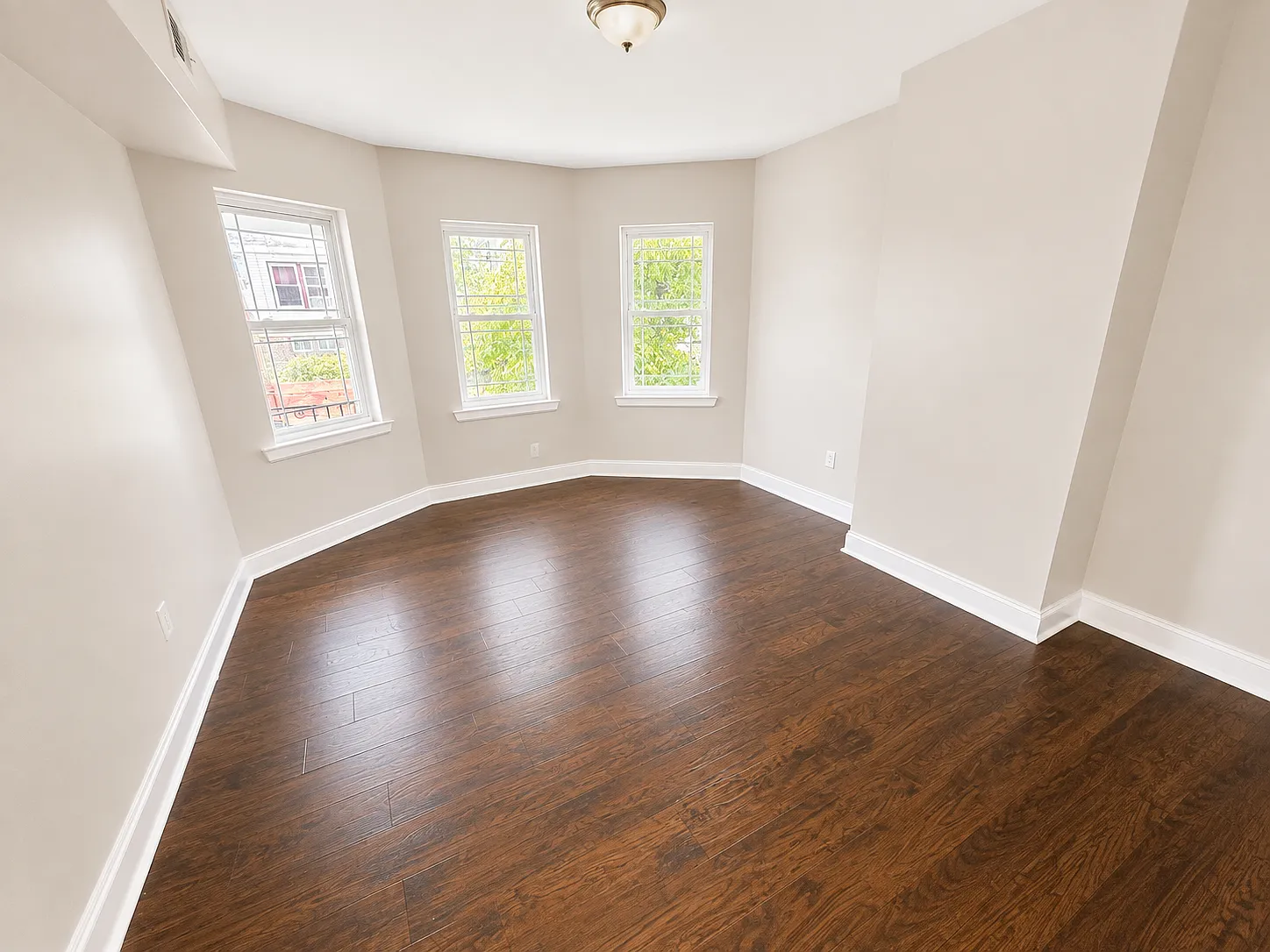 3 bed, 1200 sqft, $2,045 — Photo 4