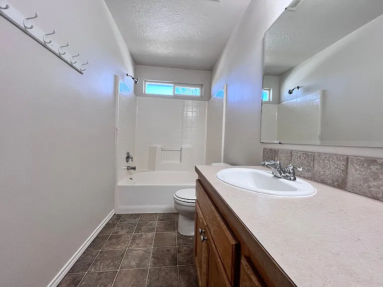 5193 N Toscana Ave — Photo 15