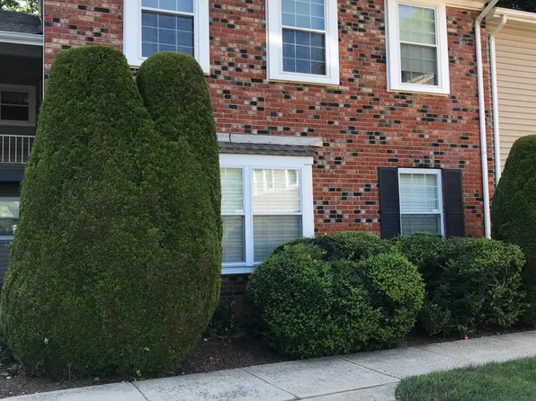 66 Sharon Ct, Old Bridge, NJ 08857