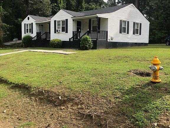 Huge yard (1/2 acre shared between both units)