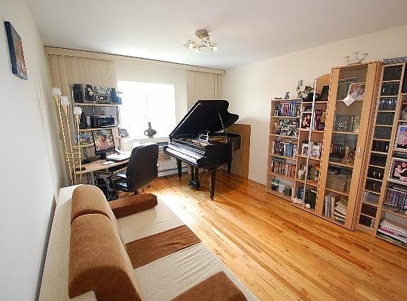 5th image of 155 Bay 20 St