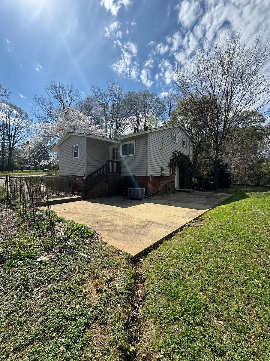 Building Photo - 501 Kenlough Dr