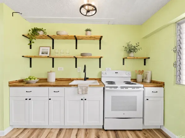 1620 Keeaumoku St APT 806, Honolulu, HI 96822
