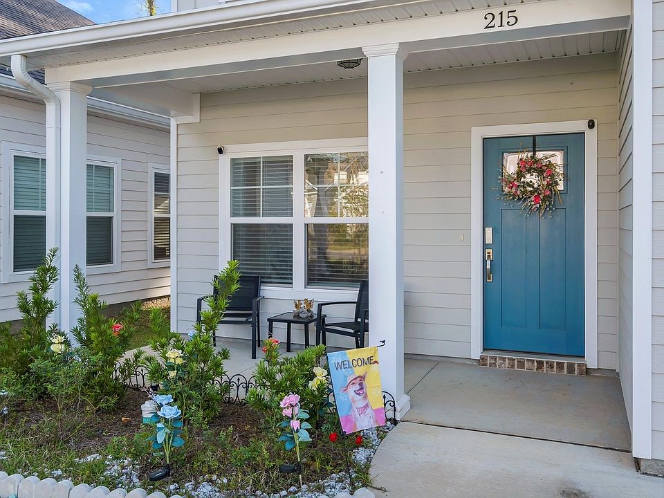1st image of 215 Cottage Ct