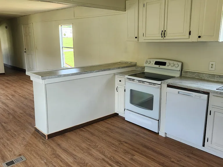 134 Blue Bonnett Ln — Photo 2