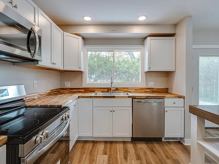 1334 Miller Ave — Photo 15