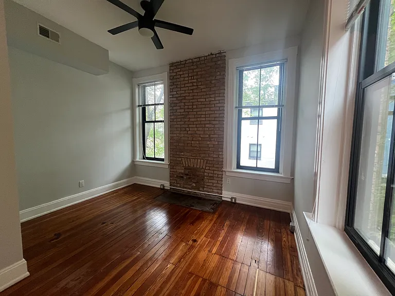 1612 Elm St #2R — Photo 9