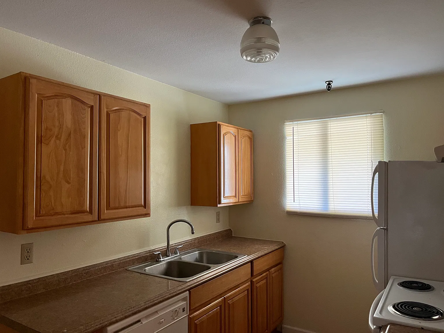 6272 SW Valley Cir — Photo 1