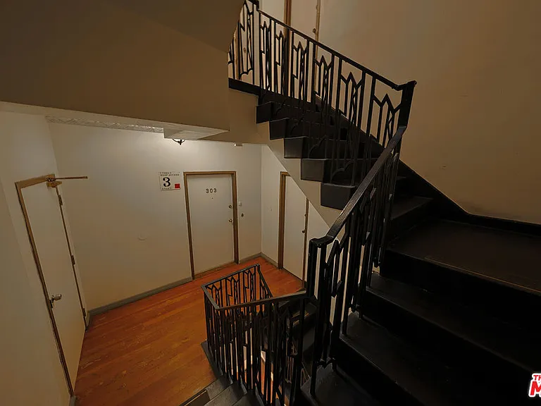 1314 N Hayworth Ave #303 — Photo 22