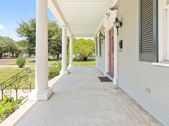3rd image of 229 Bonnabel Blvd