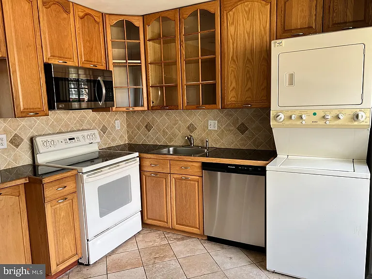 516 Meadow Hall Dr #D516 — Photo 4