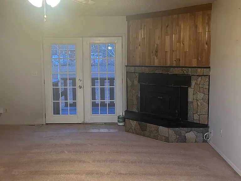323 Covert Ln — Photo 7
