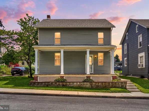 111 S 2nd St, Mount Wolf, PA 17347