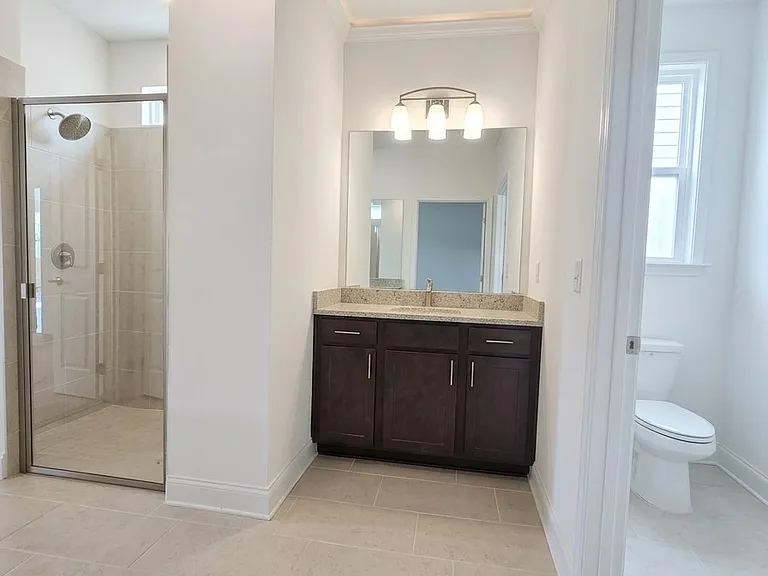 384 Yardley Ln — Photo 9