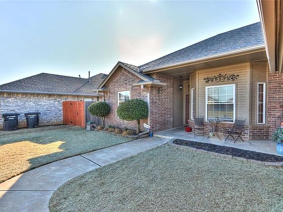 3rd image of 809 Glenwood Dr