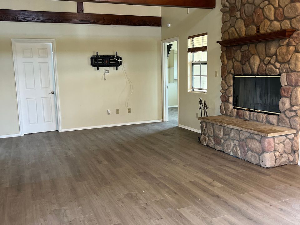 2nd image of 3628 Howe Rd