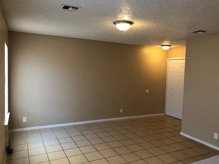 8011 Chipping — Photo 2