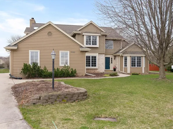 3242 South Highpointe COURT, New Berlin, WI 53151