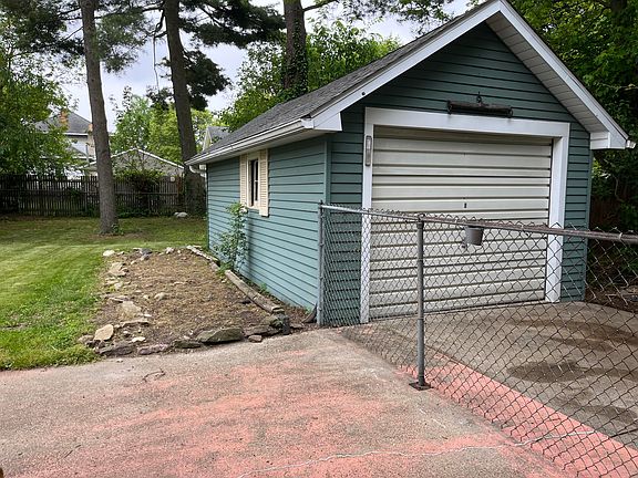 3rd image of 541 Saint Clair Ave