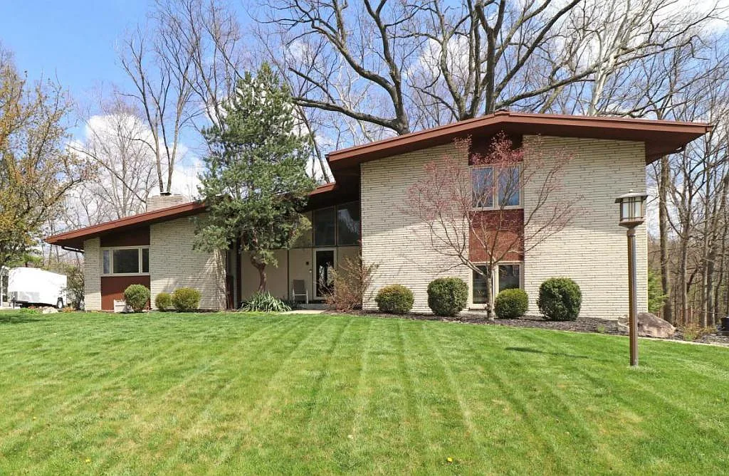 828 Persimmon Pl photo 1