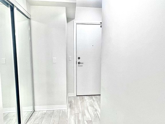 4th image of 1630 Queen St E #202