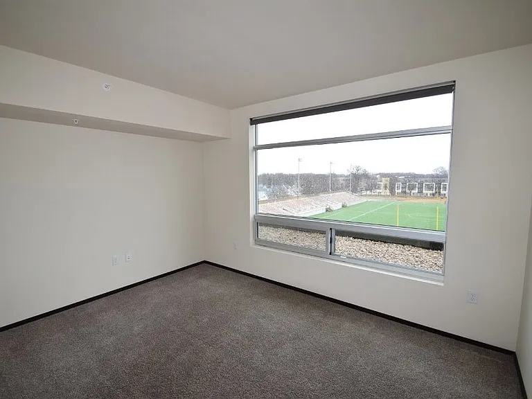 Galaxie High Rise Apartments — Photo 60