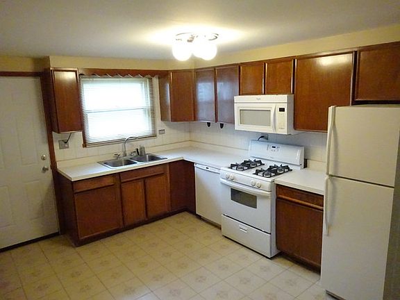 2nd image of 1449 Windsor Cir