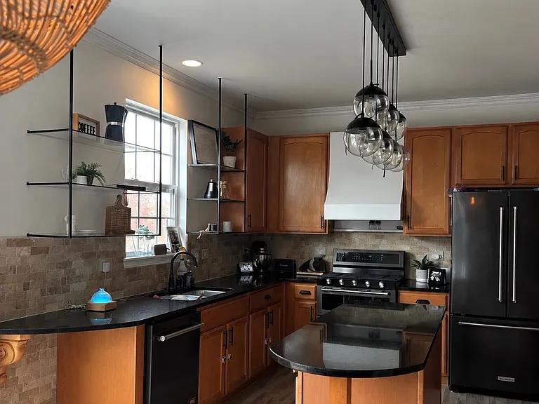 579 Windett Ln — Photo 2