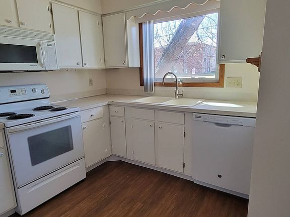 4th image of 2137 N Cedar Ave