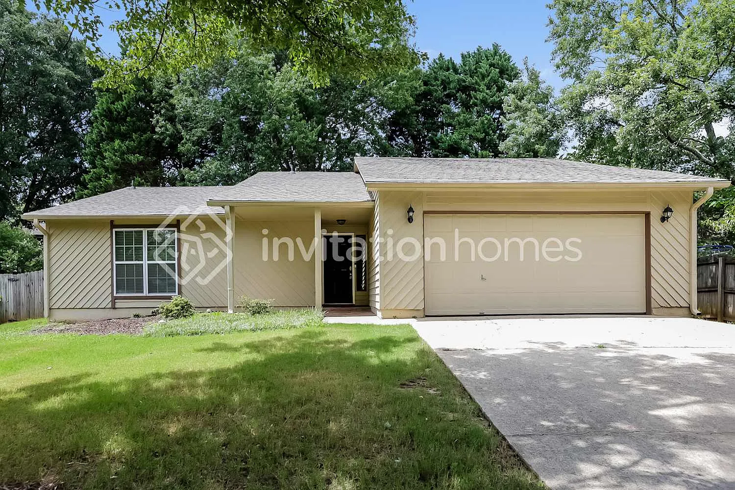 10230 Old Woodland Entry Alpharetta, GA 30022 — Photo 1