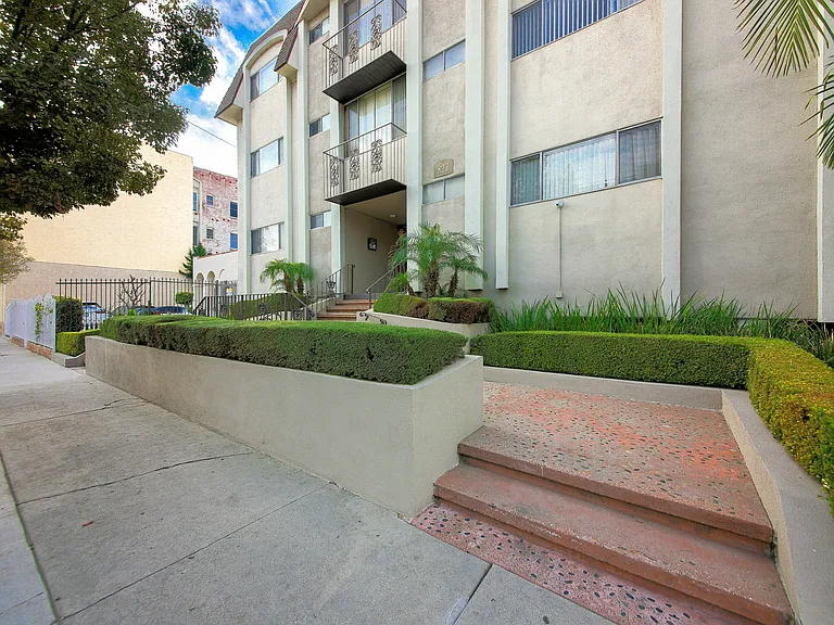 Gramercy Apartments — Photo 1