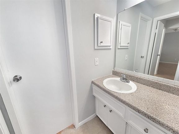 4th image of 4017 Briar Hollow Dr APT 4