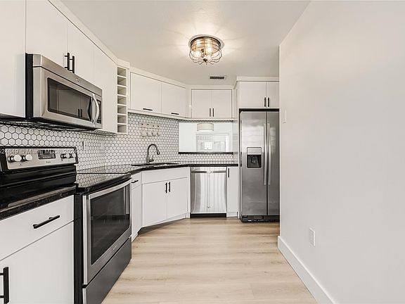 4th image of 10026 Hammocks Blvd APT 201-6