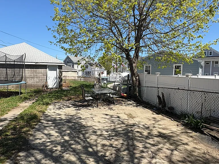 13 Clyde St — Photo 33