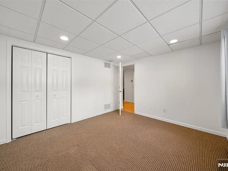 408 Dogwood Ct — Photo 38