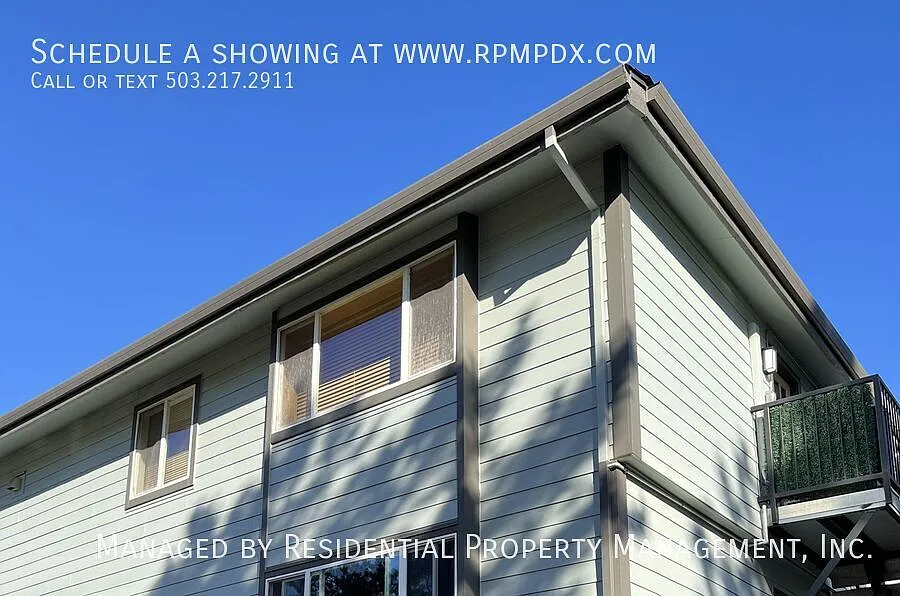 SE Portland Corner Unit Condo with Serene Treetop Views & Minutes to Rose City Park — Photo 2
