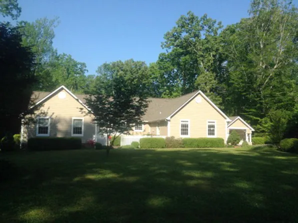 490 Laurel Hill Dr, Urbanna, VA 23175