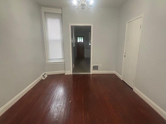 4th image of 3077 Aramingo Ave