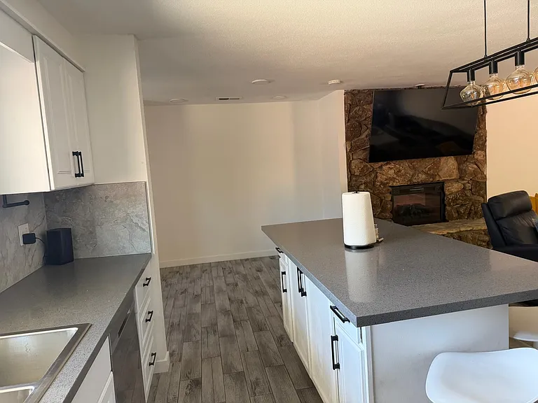 22118 Saticoy St — Photo 12