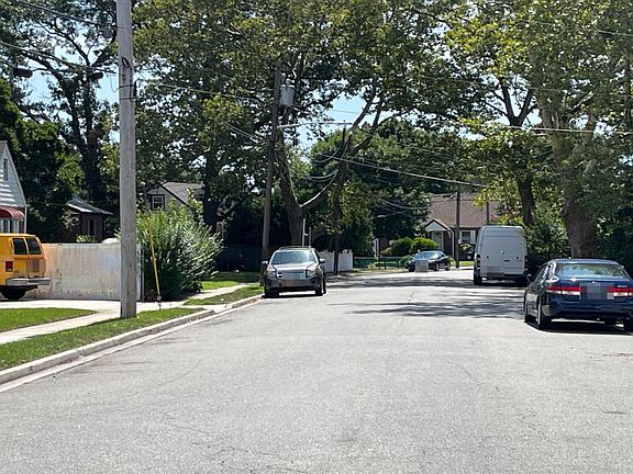 5th image of 418 Locust Ave